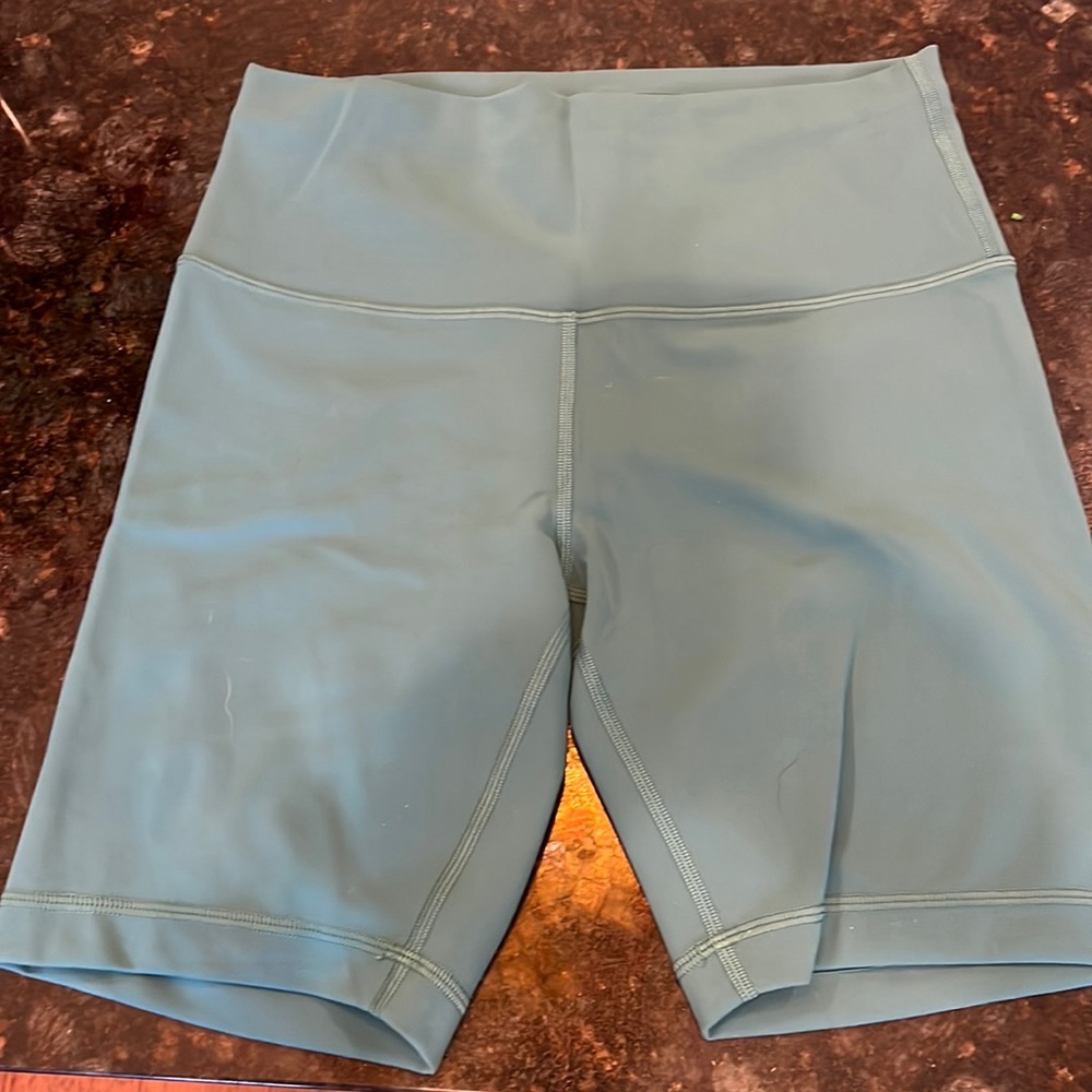 Lululemon Wunder Train High-Rise 8” short, Sage Green, size 10